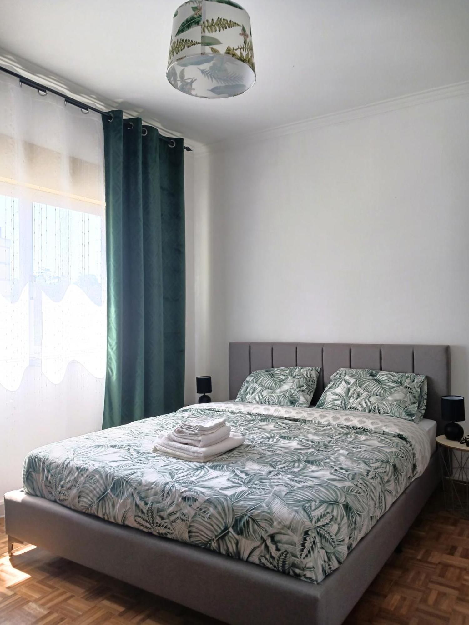 Rooms 10 Mins Walk From Train Station! Agualva-Cacem Eksteriør bilde
