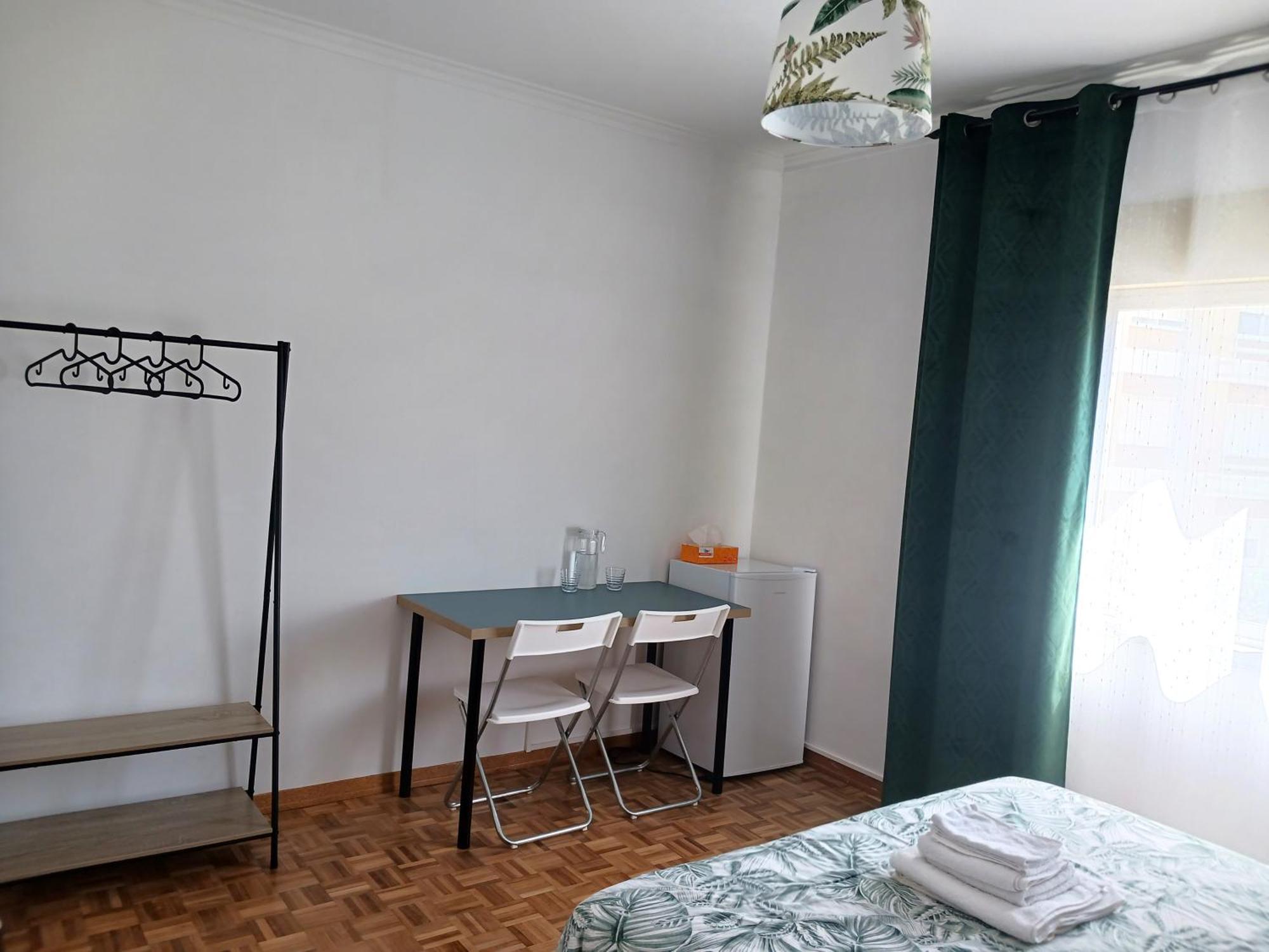 Rooms 10 Mins Walk From Train Station! Agualva-Cacem Eksteriør bilde