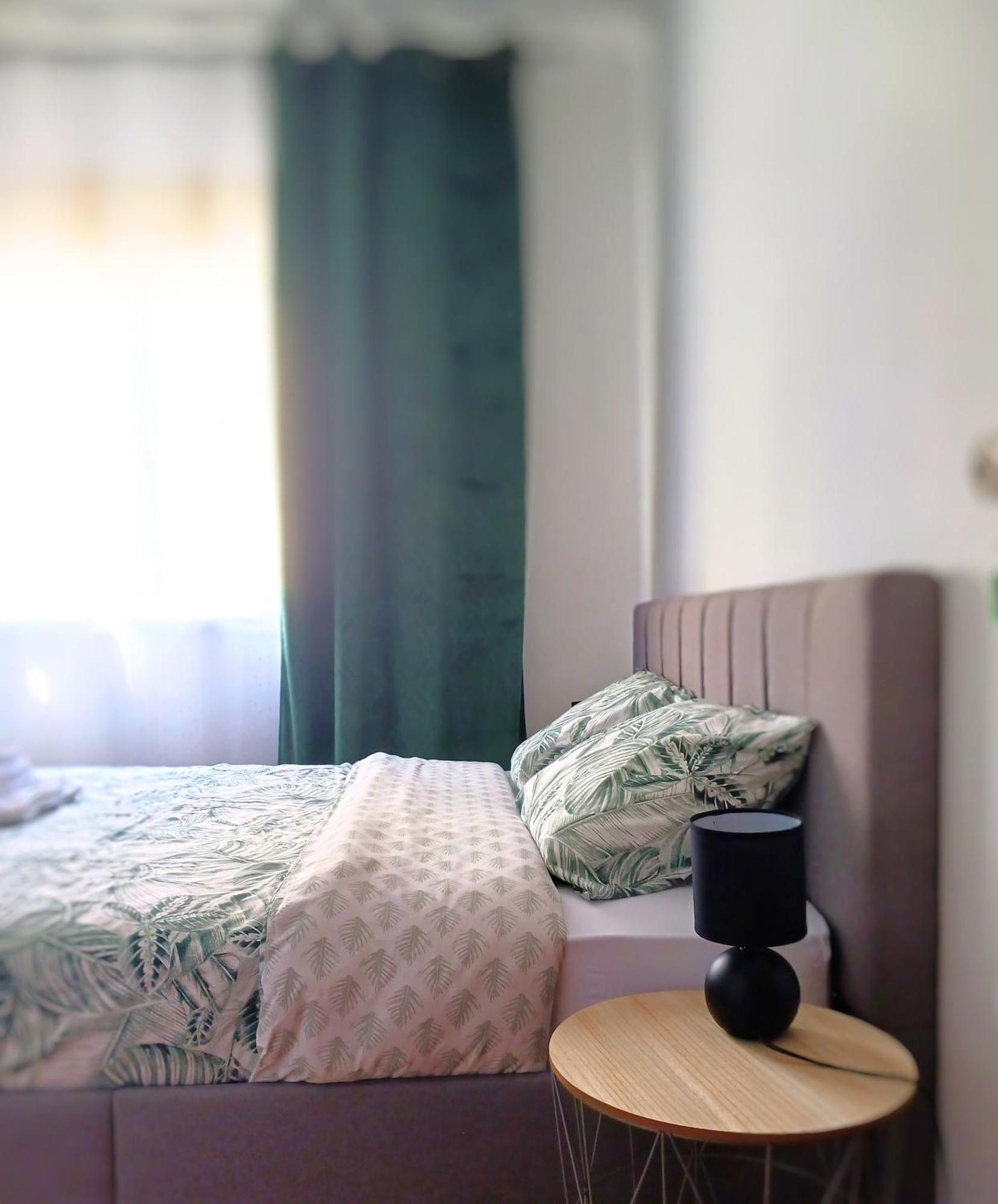 Rooms 10 Mins Walk From Train Station! Agualva-Cacem Eksteriør bilde