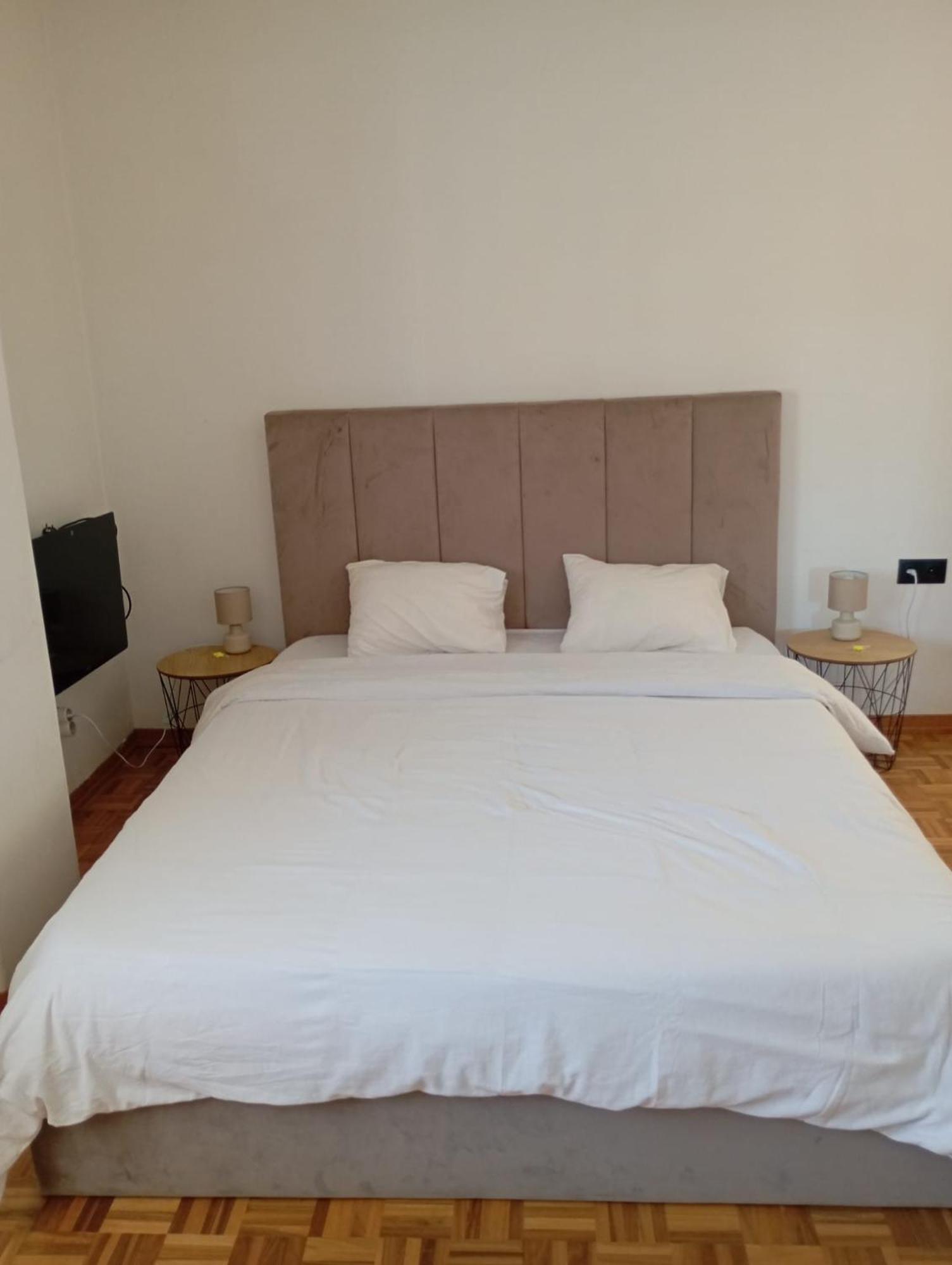 Rooms 10 Mins Walk From Train Station! Agualva-Cacem Eksteriør bilde