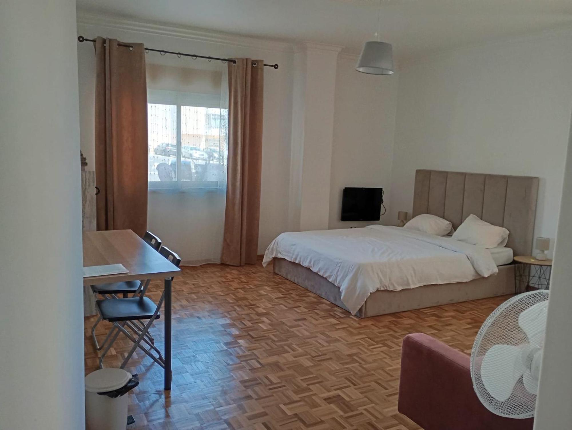 Rooms 10 Mins Walk From Train Station! Agualva-Cacem Eksteriør bilde