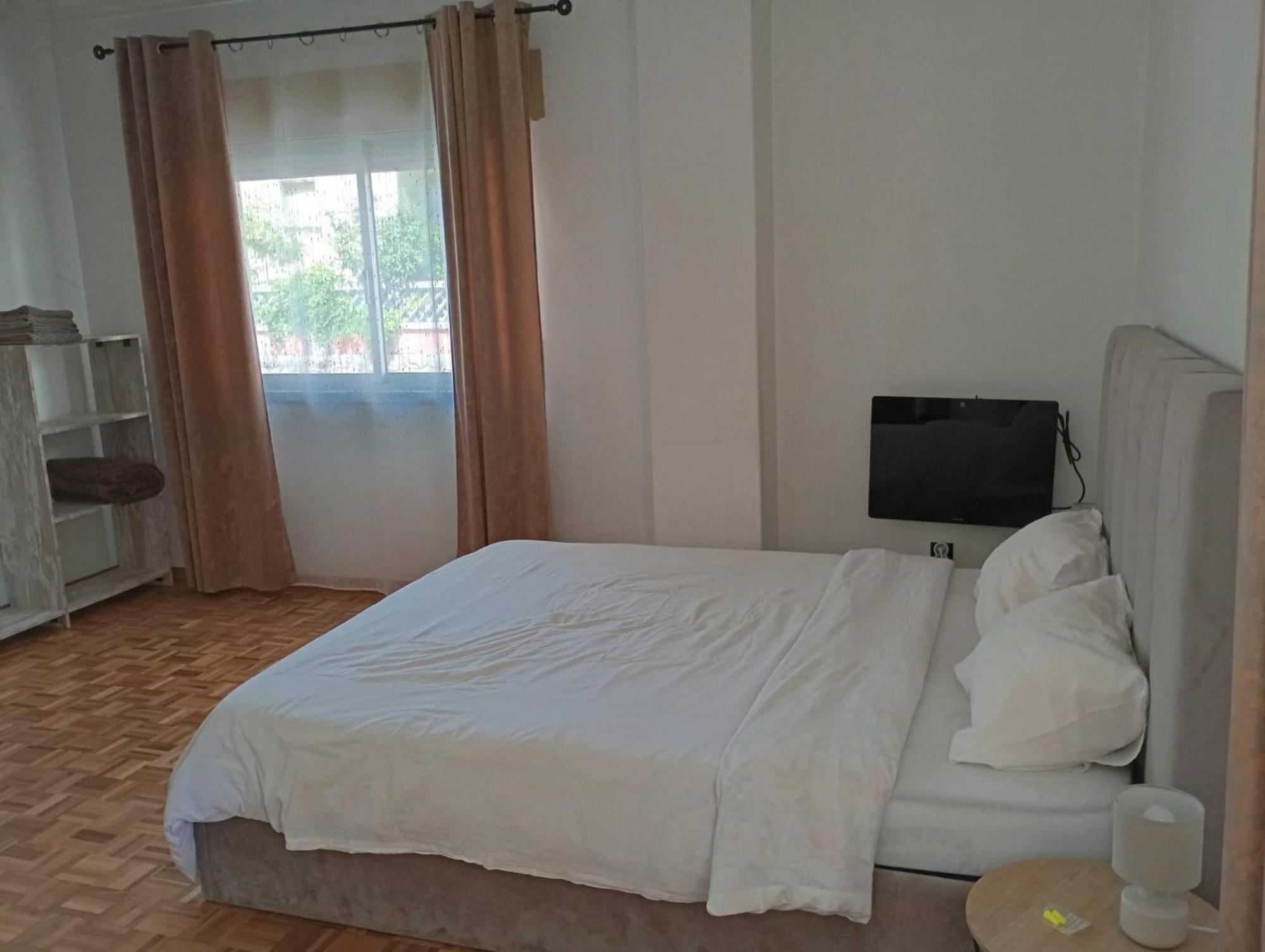 Rooms 10 Mins Walk From Train Station! Agualva-Cacem Eksteriør bilde